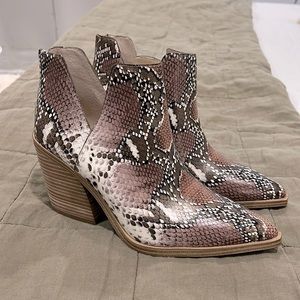Skakeskin Vince Camuto Booties